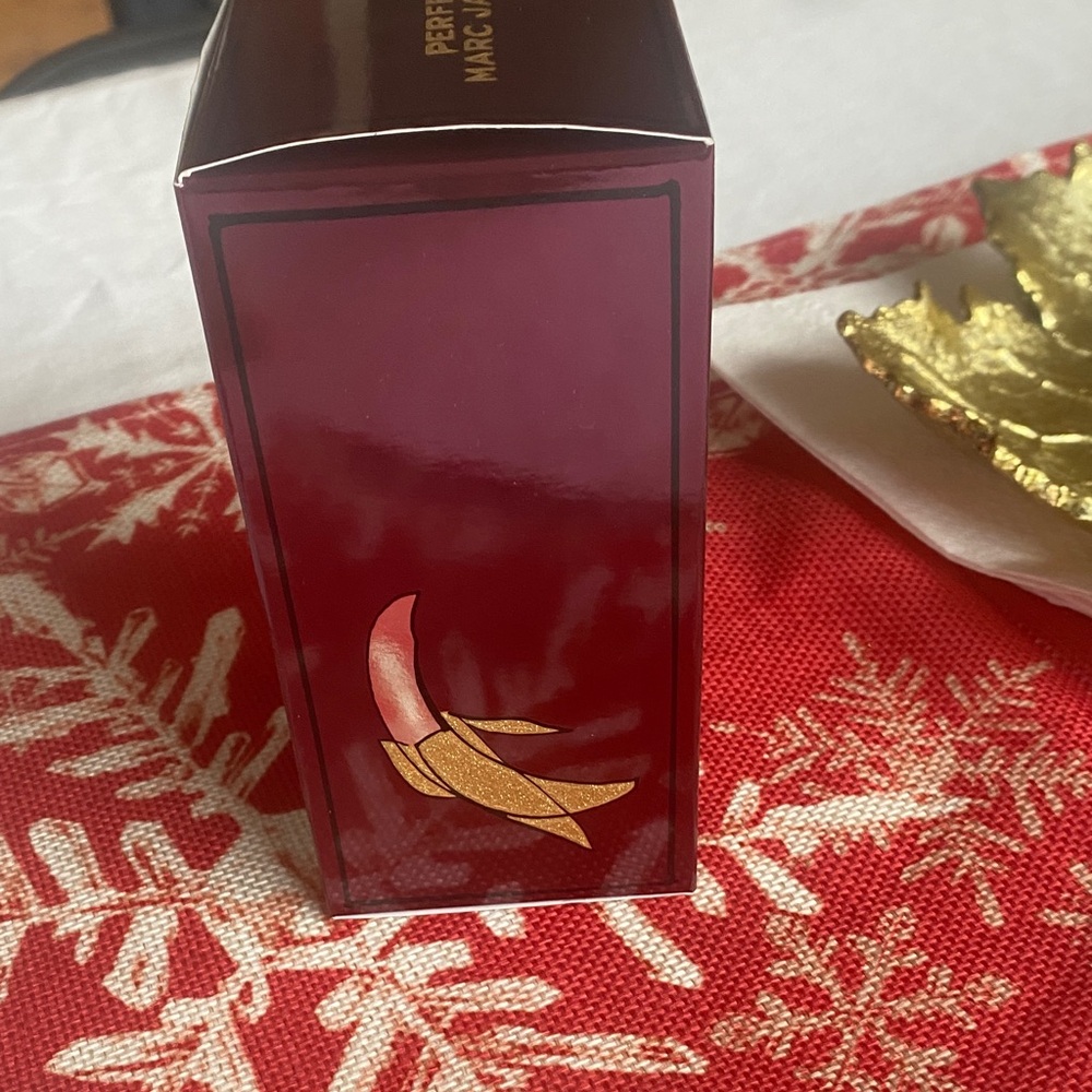 🔥 CLOSEOUT Marc Jacobs Perfect Absolute Eau de Parfum - 1.6oz/50 mL Red and Gold - Picture 4 of 7